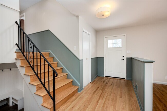 Photo - 982 E Briarwood Cir S