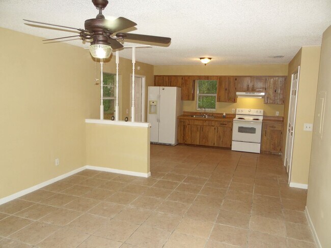 Photo - 2/1 rental on a quiet street - $250 off 1st month rent Unit 2