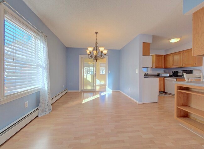 Photo - 43 Kingsbury Ln