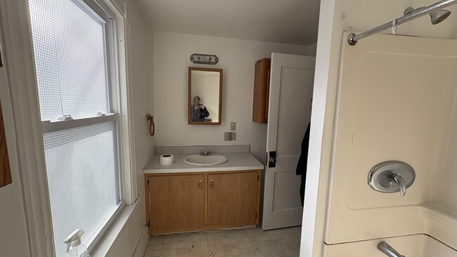 Photo - 670 Main St