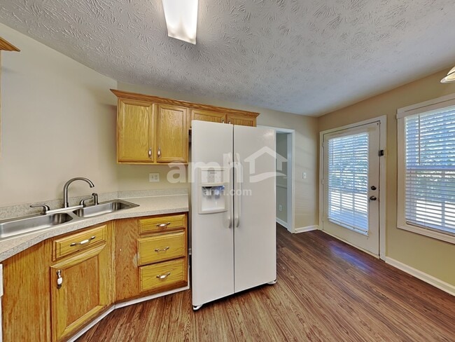 Photo - 125 Sanders Walk