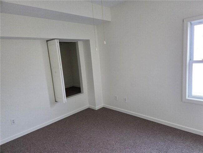 Photo - 567 S County Trail Unidad 321