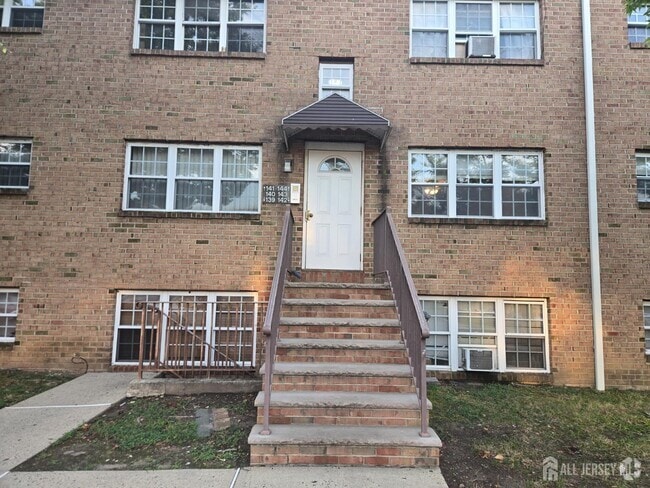 Building Photo - 143 College Dr Rental