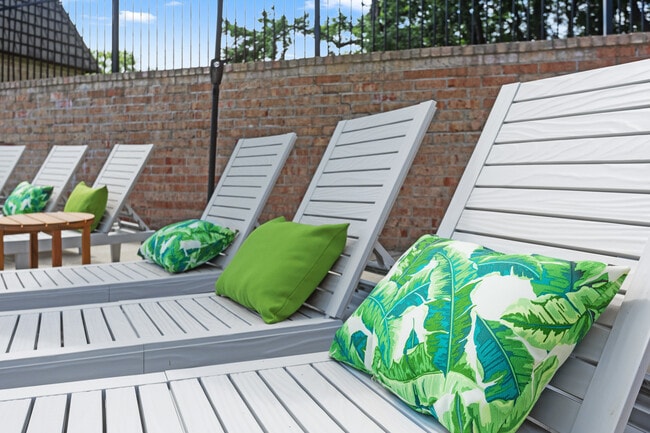 Relaxing Pool - Thousand Oaks