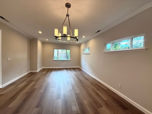 Photo - Beautifully Maintained 3Bd/2.5Ba Near Capitola Mall!