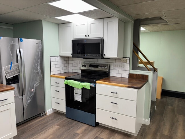 Building Photo - 823 3rd Ave Unit 3