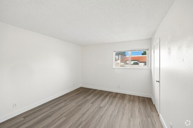 1BR, 1BA - 700SF - Bedroom