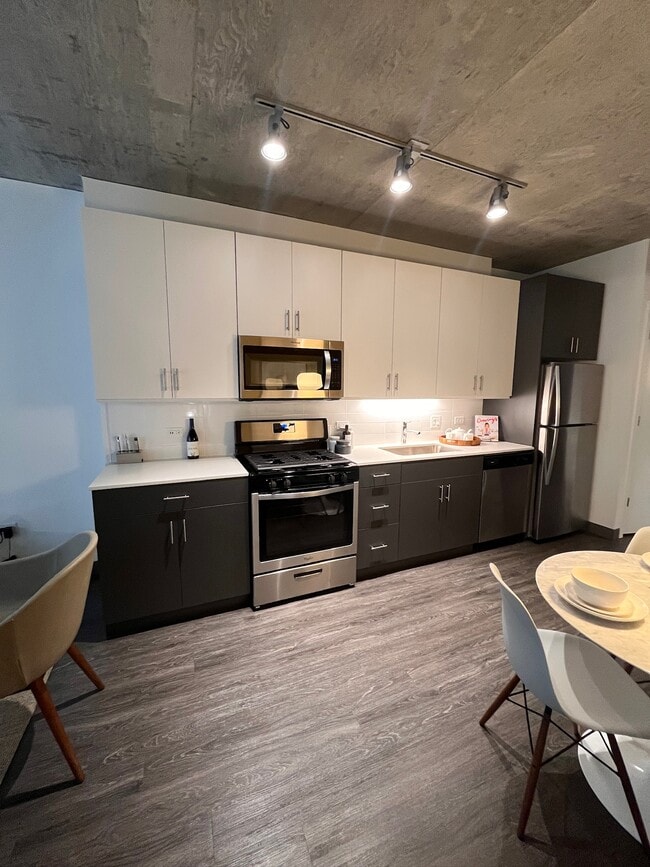 Photo - 70 W Madison St