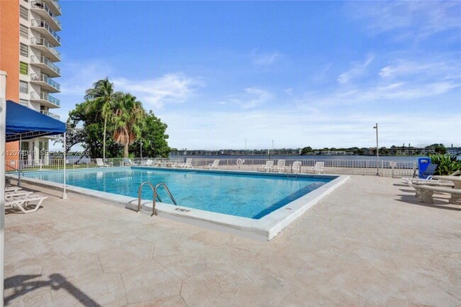 Photo - 1351 NE Miami Gardens Dr Unidad PH3E