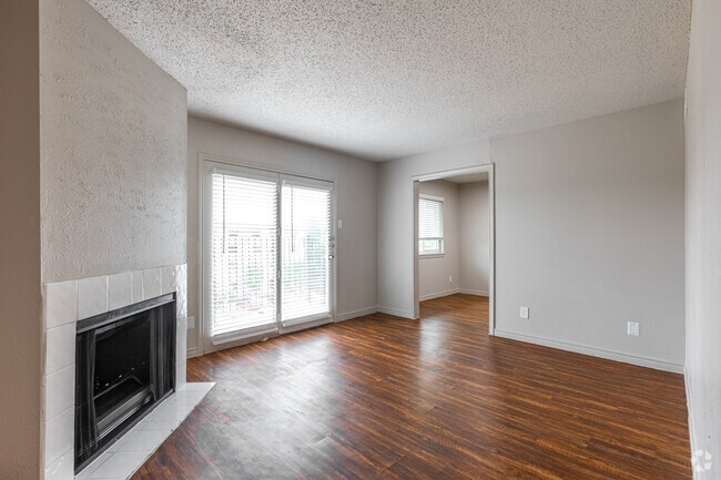 B1 - 862SF - Lakeside Apartments