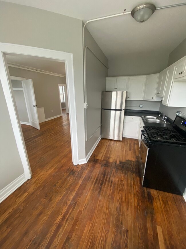 Building Photo - 5945 Hyslop Pl Unit 305