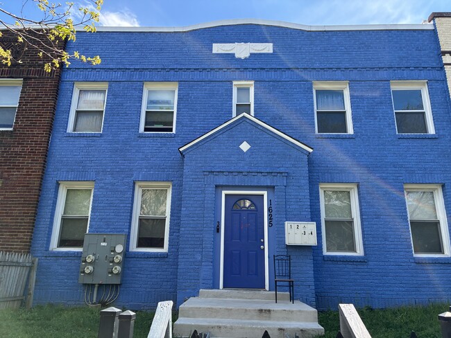 Photo - 1625 E St NE Unit 4