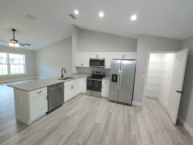 Photo - 1749 W Lorraine Dr