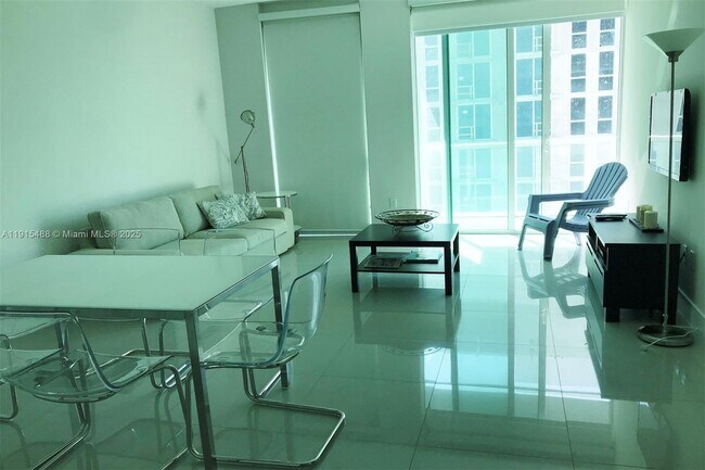 Photo - 253 NE 2nd St Unidad 2706