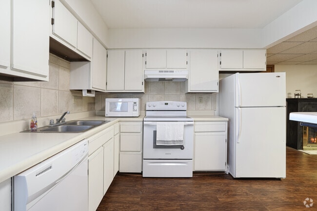 4 BR, 4 BA - Kitchen
