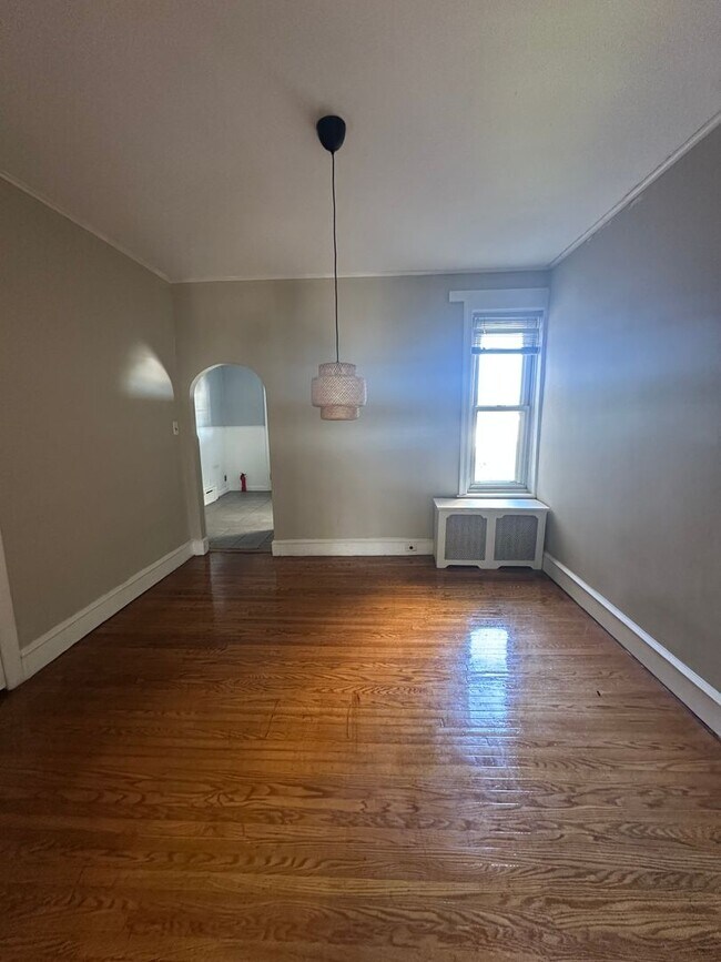 Photo - 3 bedroom, 1 Bath in Desirable Location