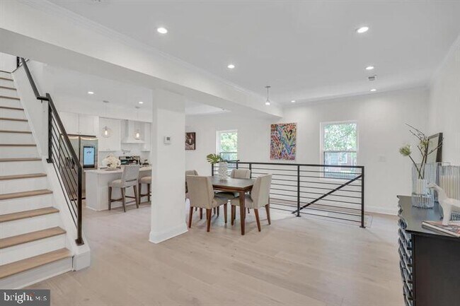 Photo - 4252 Dix St NE