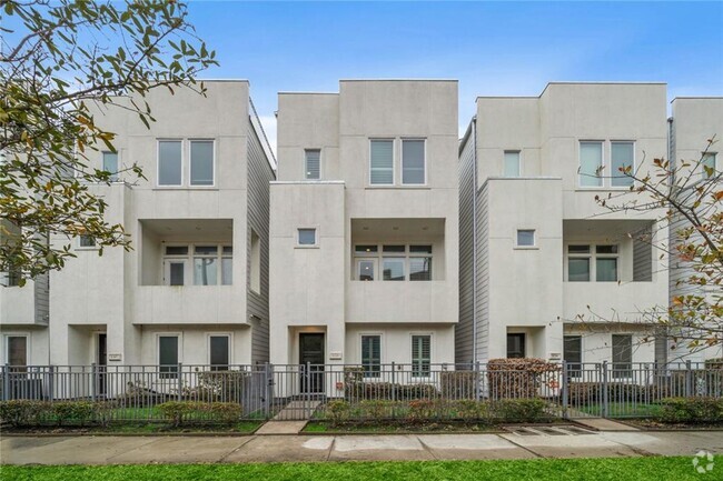 Building Photo - The True Meaning of Luxury and Convenience Rental