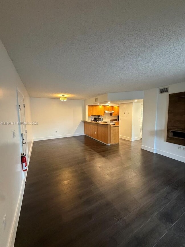 Building Photo - 8540 SW 212th St Unit 303