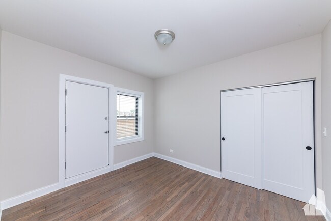 Photo - 3409 W Fullerton Ave Unidad 3D