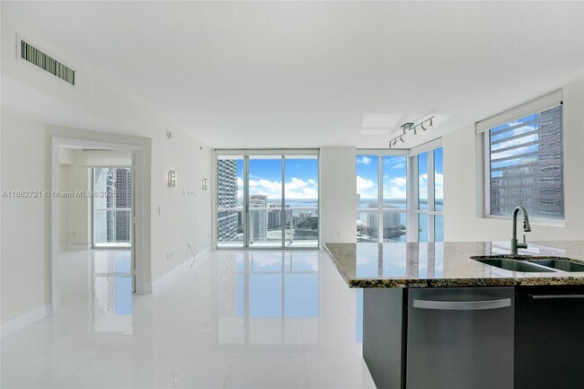 Building Photo - 500 Brickell Ave Unit 2702