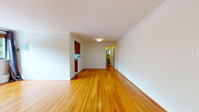 Photo - 2725 39th St NW Unit 403