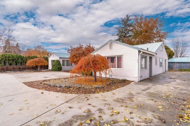 Building Photo - 908 Bryan St Unit 908 A