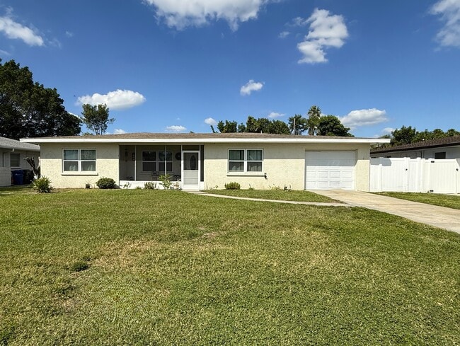Building Photo - 2309 Tulip St