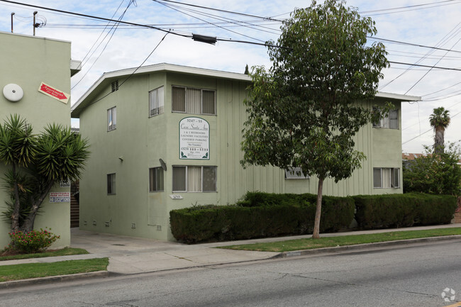 Building Photo - 3247-3255 Santa Ana St. Rental