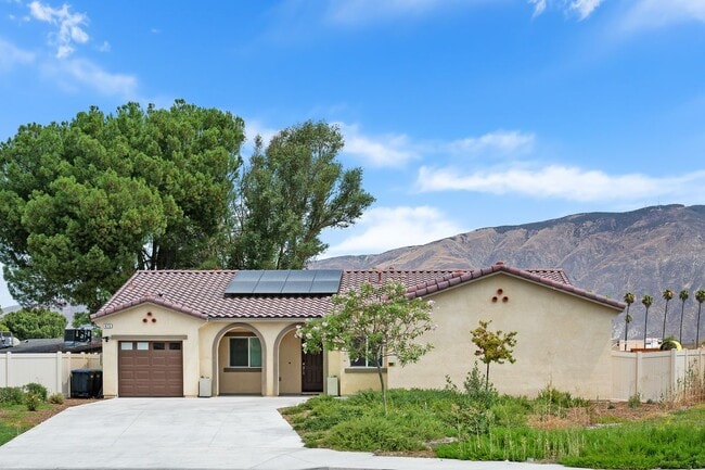 Photo - 475 Camellia Way