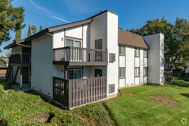 48-Unit Multifamily Building - Country Club Apartments
