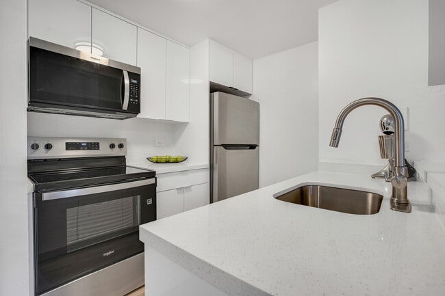 Building Photo - 536 14th St Unit 211