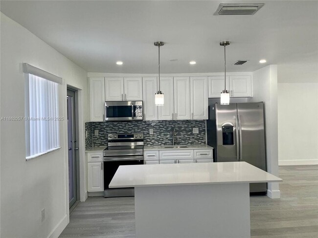 Building Photo - 7113 SW 21st St Rental