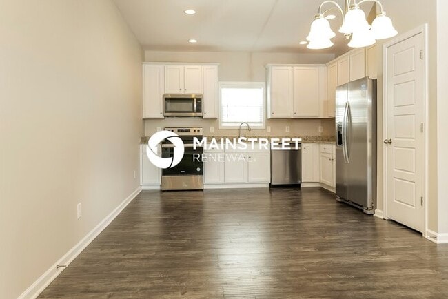 Photo - 3 Bedroom Pet-Friendly Home in Spring Hill, TN with Main Street Renewal