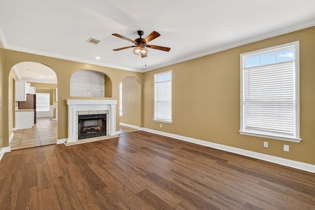 Photo - Charming and spacious home for rent in Leesburg!