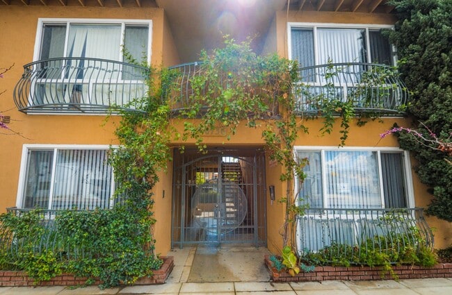 10736 Magnolia Blvd