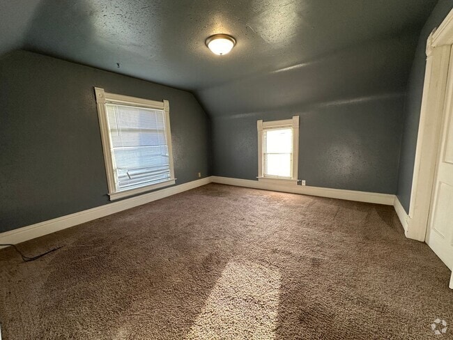 Building Photo - 1238 5th Ave N Unit = 1238 1/2 5th Ave North Rental