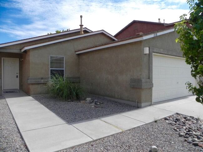 Photo - Prominent 3 Bedroom, 2 Bath Single Story Home In Rio Rancho!