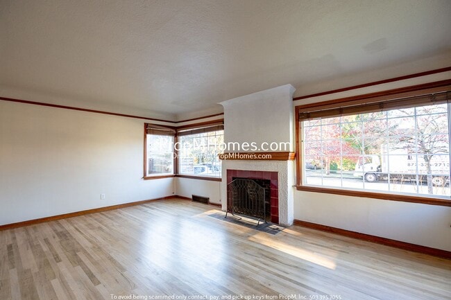 Photo - 4 Bedroom in the Heart of Sellwood! Fenced Backyard and Huge Basement!