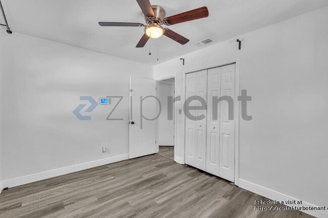 Photo - 3321 W Iowa Ave