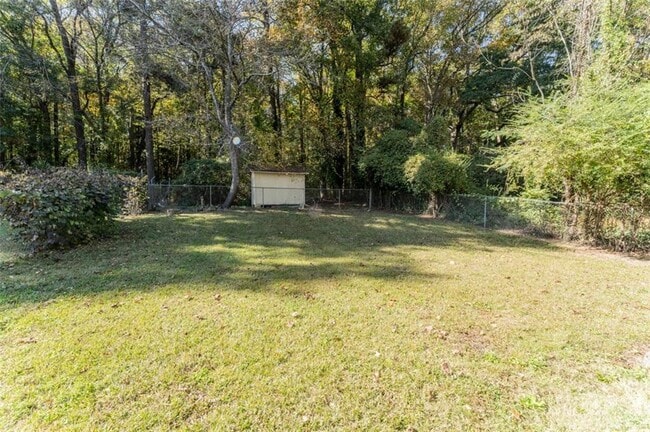 Photo - 547 Westmeath Dr SW