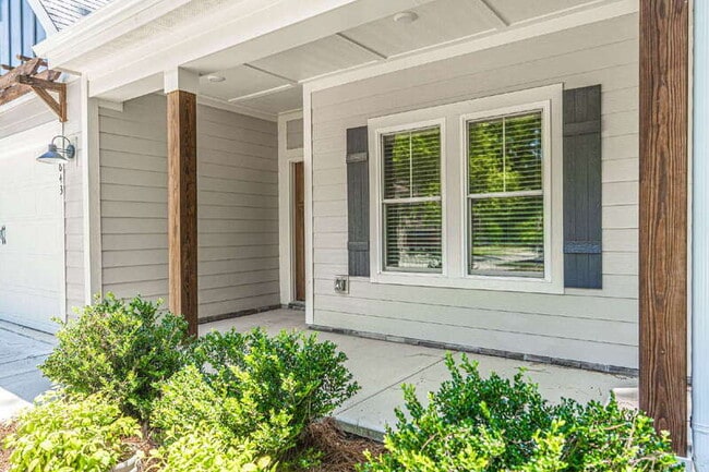 Photo - 643 Lilac Ln