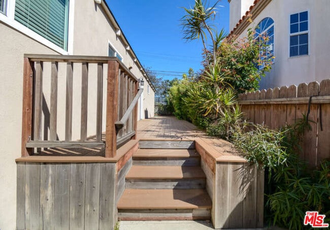 Photo - 1604 Oak Ave