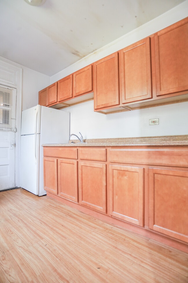 Building Photo - 4250 N Francisco Ave Unit #1W