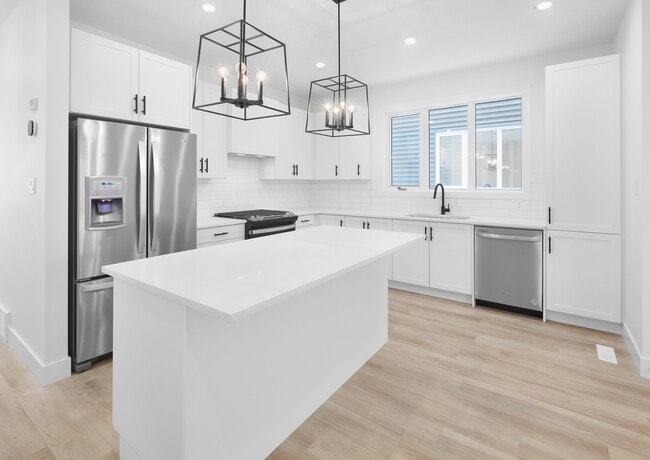 Photo - 10975-10130 130 St Unit 10975 MAIN