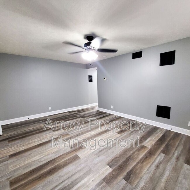 Photo - 3840 S 46th St