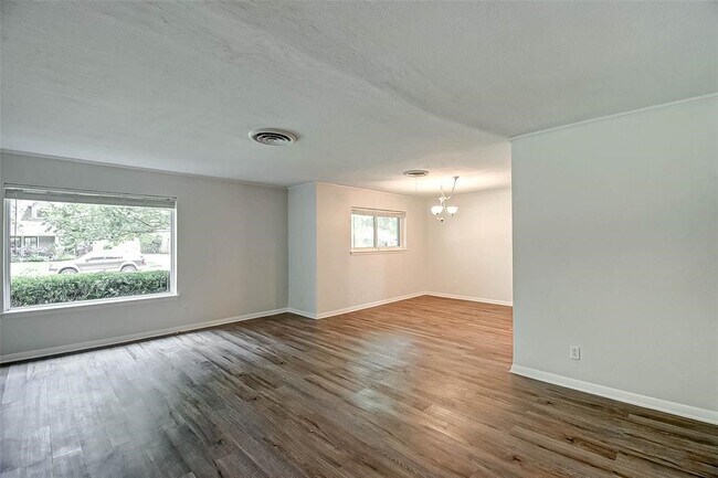 Photo - 5446 Jason St