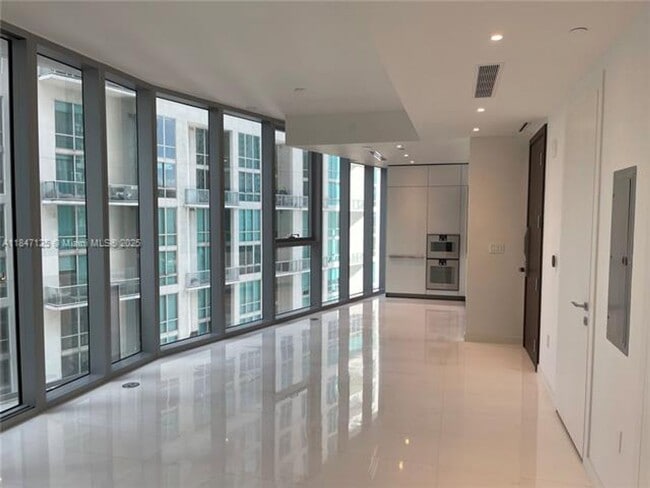 Building Photo - 300 Biscayne Blvd Way Unit 300 Biscayne Boulevard Way  606E Rental