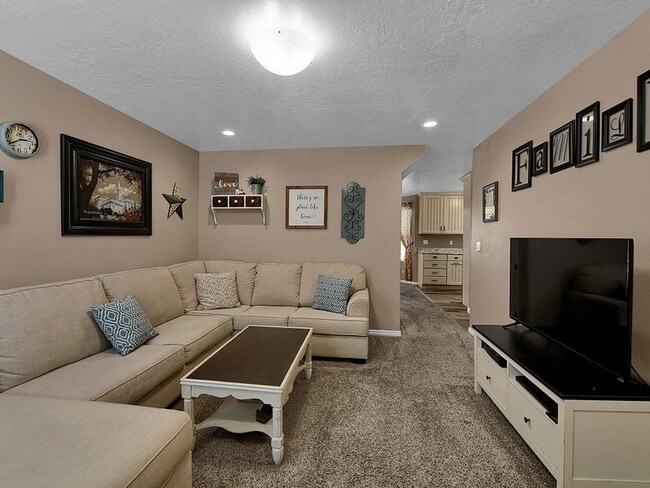 Photo - 256 Bliss Ct