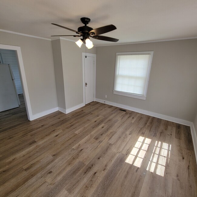 Photo - 108 Swindell St